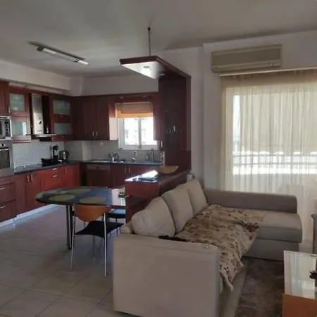 Πολυτέλεια Στο Κέντρο Της Πάτρας פאטרה